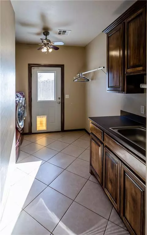 10663 N 2000 RD, Elk City, OK 73644