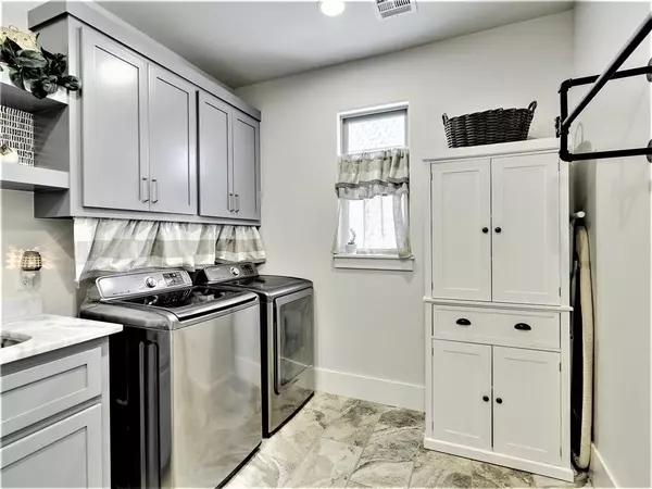 109 Pont Julienn CT, Edmond, OK 73034