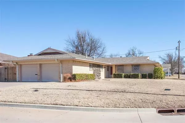 201 Cherrywood DR, Moore, OK 73160