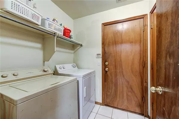 404 Pinehurst DR, Midwest City, OK 73130