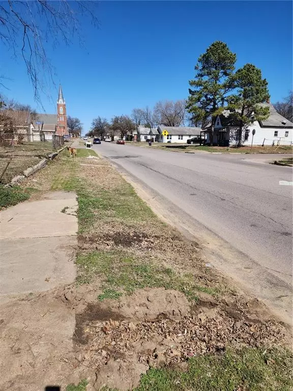 Shawnee, OK 74801,548 N Kickapoo