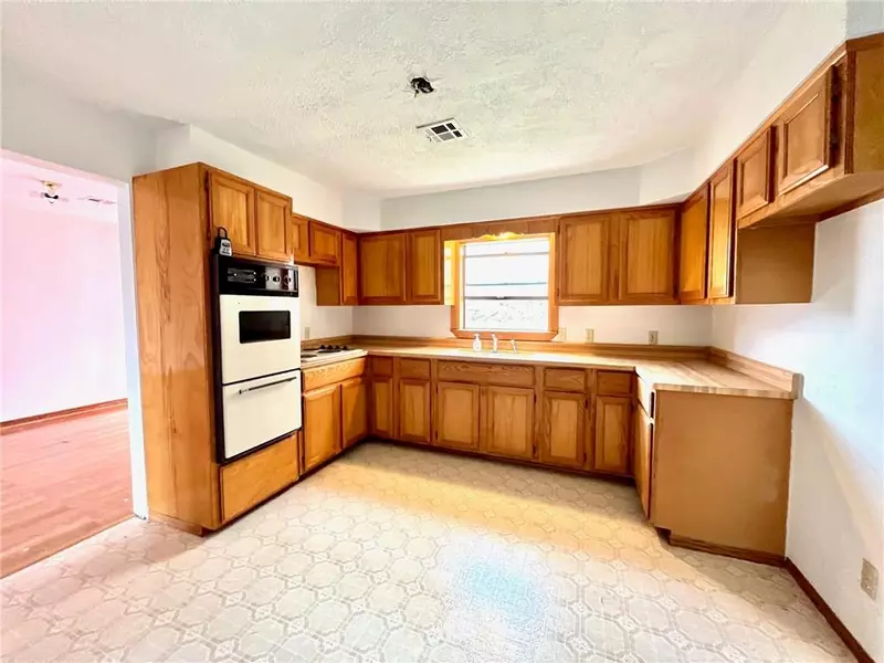 611 E Main, Stratford, OK 74872