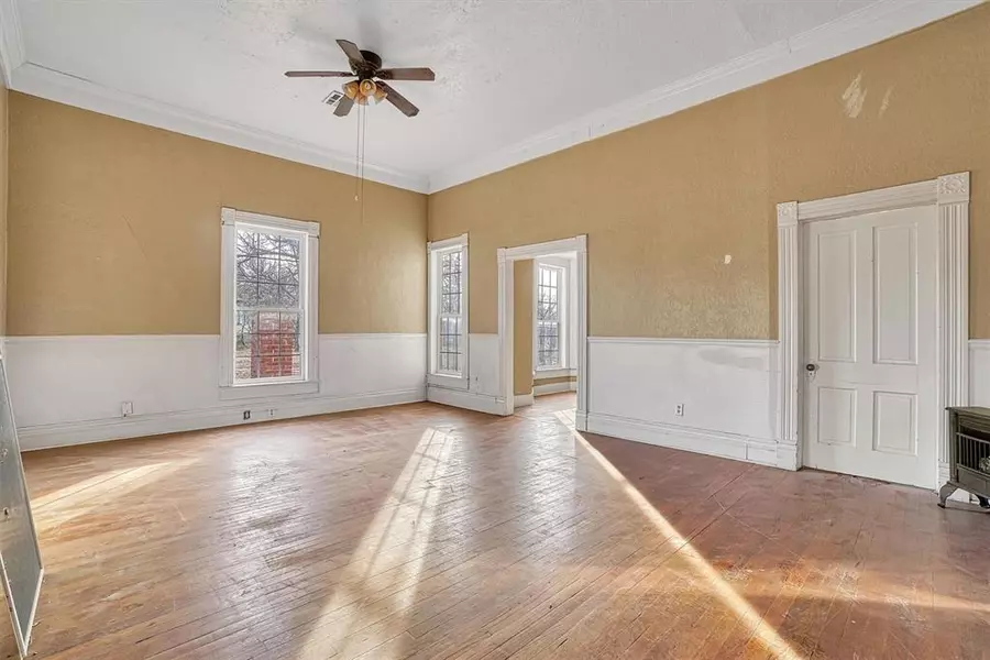 332 W Jefferson BLVD, Mangum, OK 73554