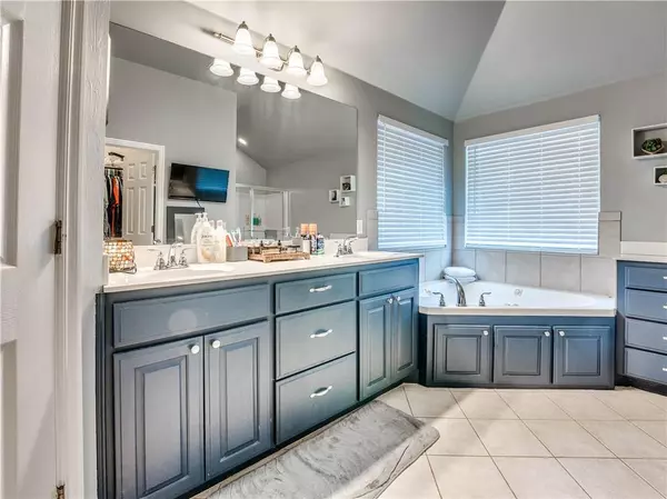 2636 SE 97th ST, Moore, OK 73160