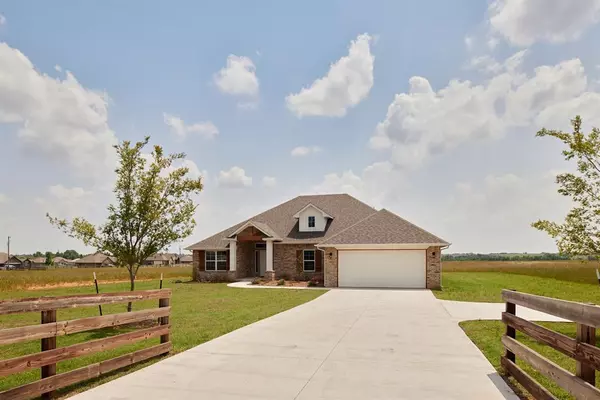 807 Cemetery RD, Tuttle, OK 73089