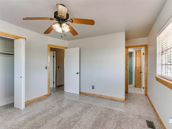 906 County Street 2910, Tuttle, OK 73089