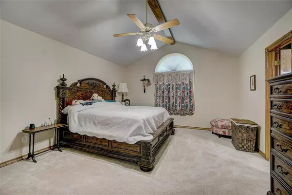 831 Bob White RD, Tuttle, OK 73089