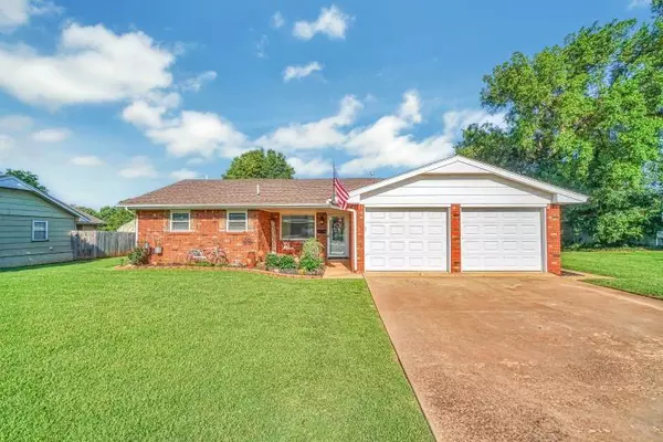 1102 N Market ST, Cordell, OK 73632