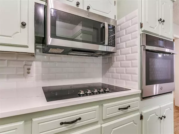 15015 Arrowhead DR, Yukon, OK 73099