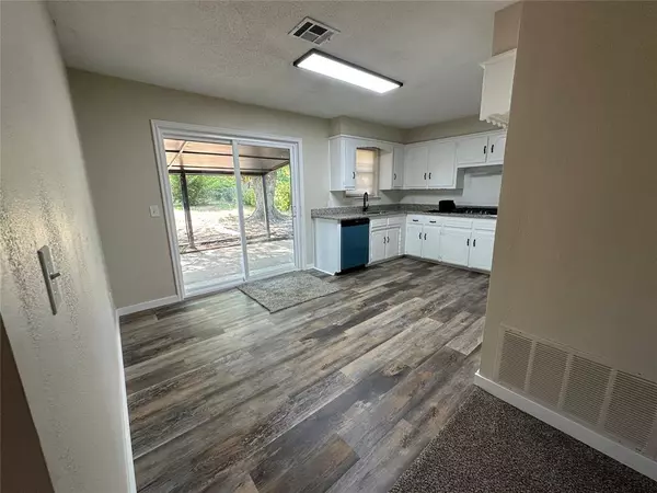 1221 Whitehurst LN, Choctaw, OK 73020