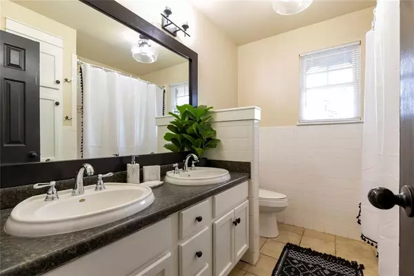 1941 Ranchwood DR, Newcastle, OK 73065