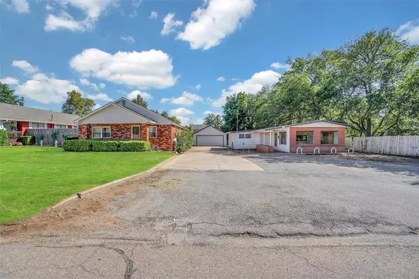 418 E 3rd ST, Cordell, OK 73632
