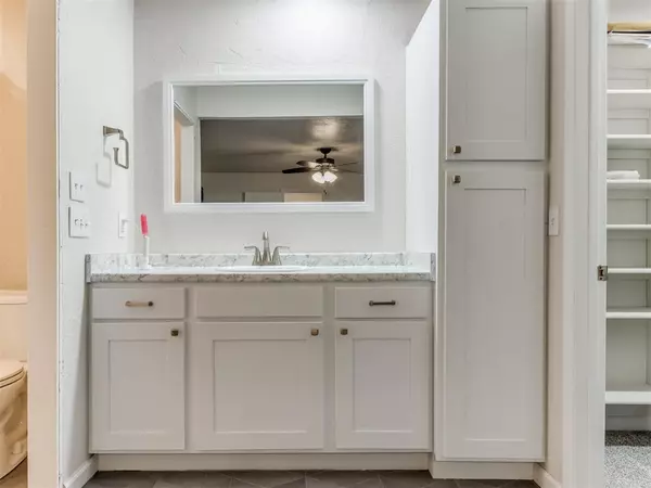 8209 NW 86th ST, Oklahoma City, OK 73132