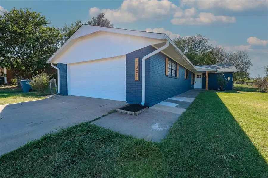 1301 SE Clover LN, Lawton, OK 73501