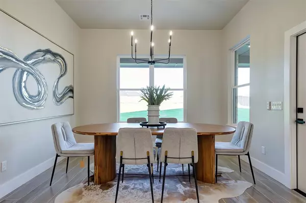 97 N Oaks RD, Harrah, OK 73045