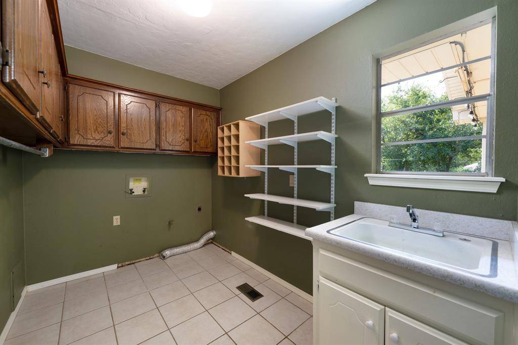 1200 Devonshire CT, Edmond, OK 73034