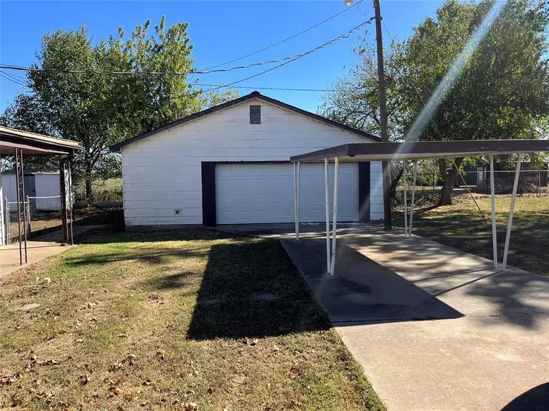 119 Whipperwill DR, Fort Cobb, OK 73038