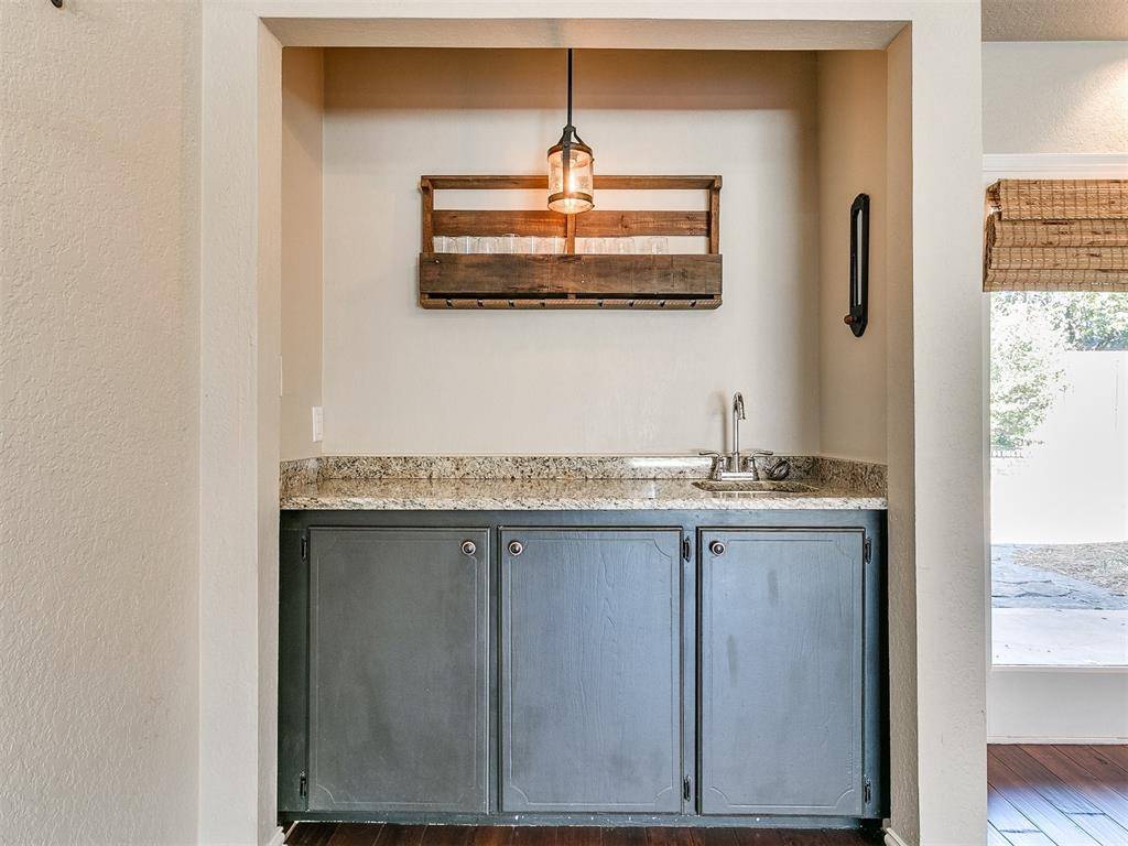 1309 Fox Lake LN, Edmond, OK 73034