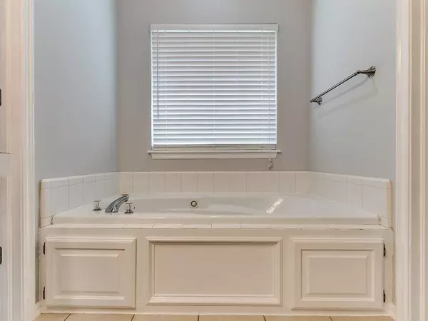 358 Timberidge RD, Harrah, OK 73045