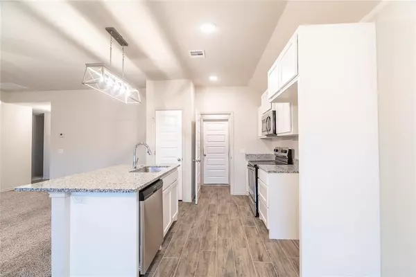 1924 Eli AVE, Tuttle, OK 73089