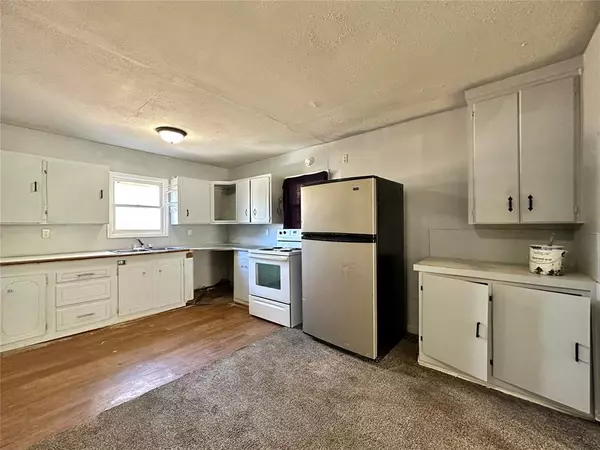 724 S Market AVE, Shawnee, OK 74801