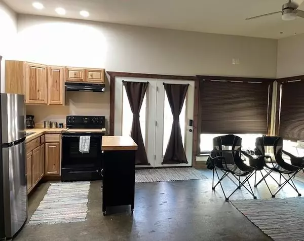 Canadian, OK 74425,80 Crouch ST