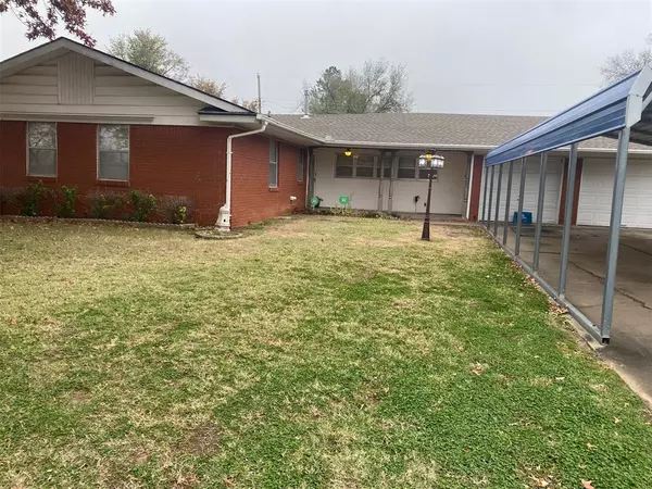 1209 Charles DR, Shawnee, OK 74804