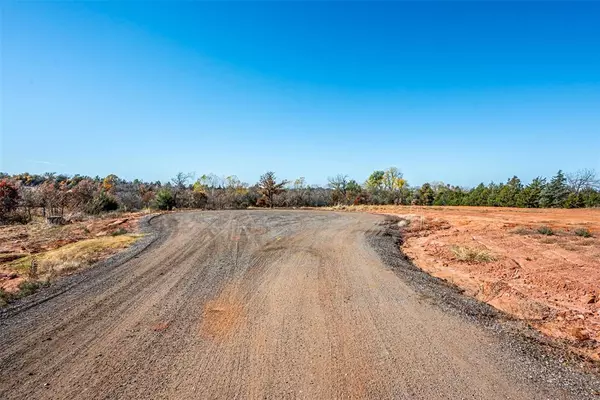 4581 Raymond LN, Guthrie, OK 73044