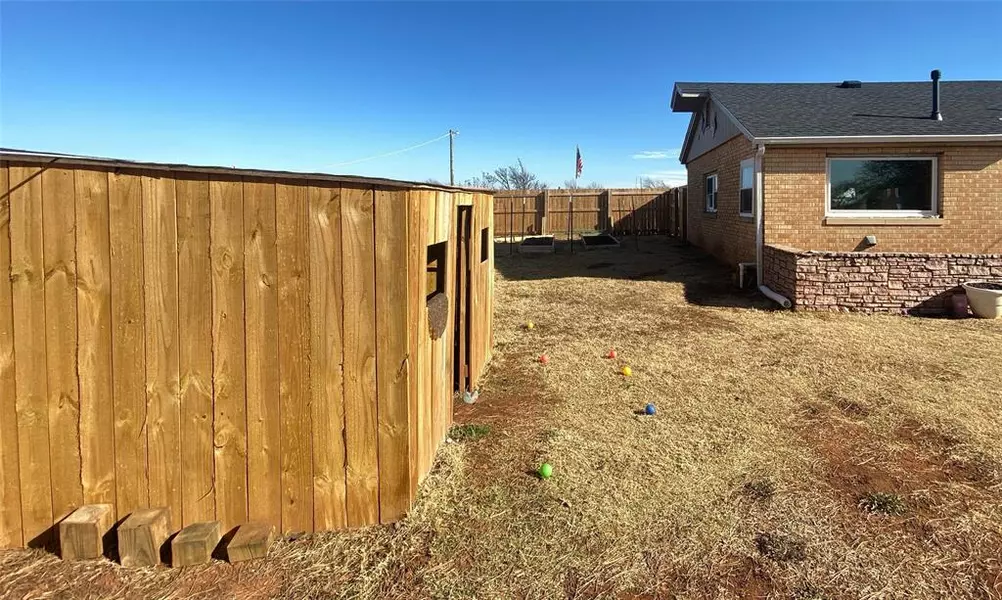 900 S Ll Males AVE, Cheyenne, OK 73628