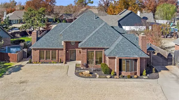 905 Gleneagles DR, Edmond, OK 73013