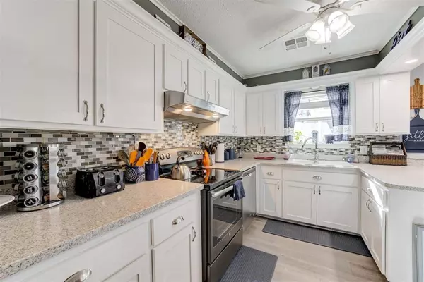 13 Delaware DR, Shawnee, OK 74801