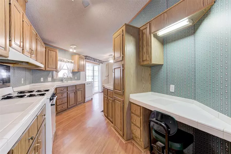 7581 Golden Oaks RD, Lexington, OK 73051