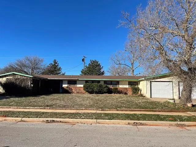 305 Navajo TRL, Burns Flat, OK 73647