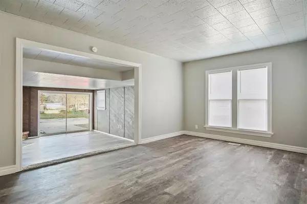 5505 N Harmon DR, Warr Acres, OK 73122