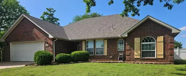 203 W North DR, Fletcher, OK 73541