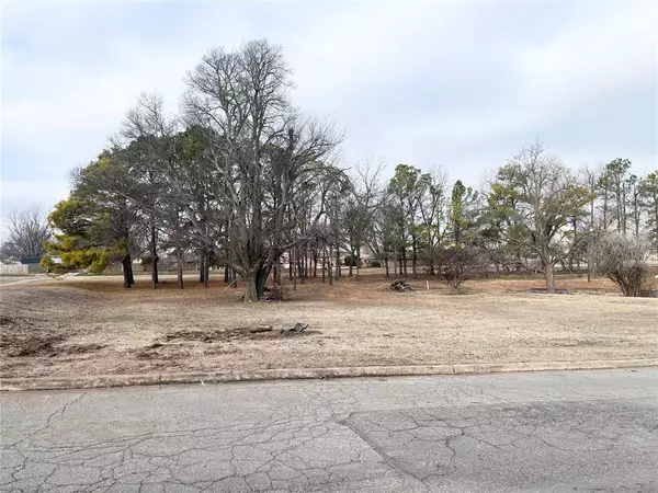 Chickasha, OK 73018,S 13th ST