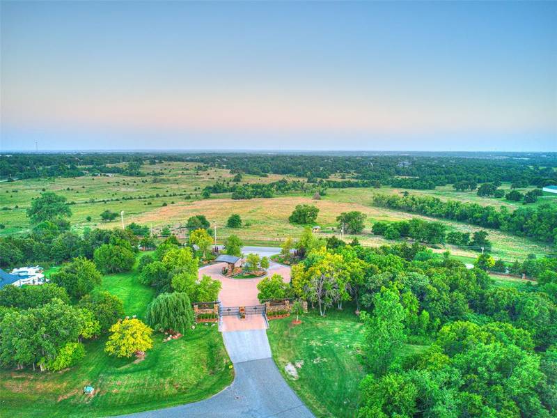 6016 Harper Creek TRL, Edmond, OK 73034