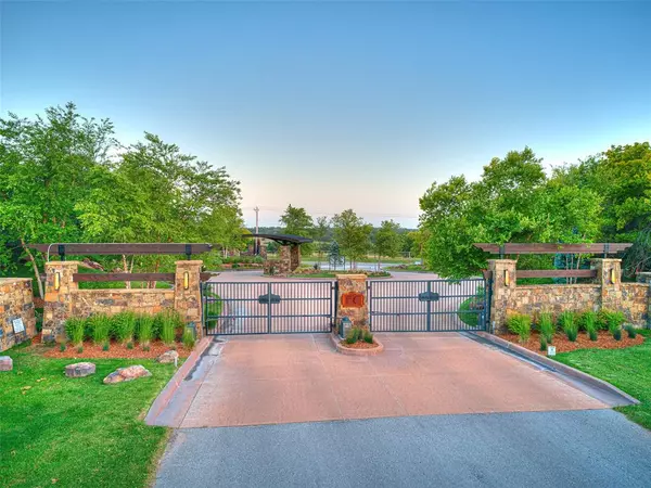 Edmond, OK 73034,7032 Split Fence LN