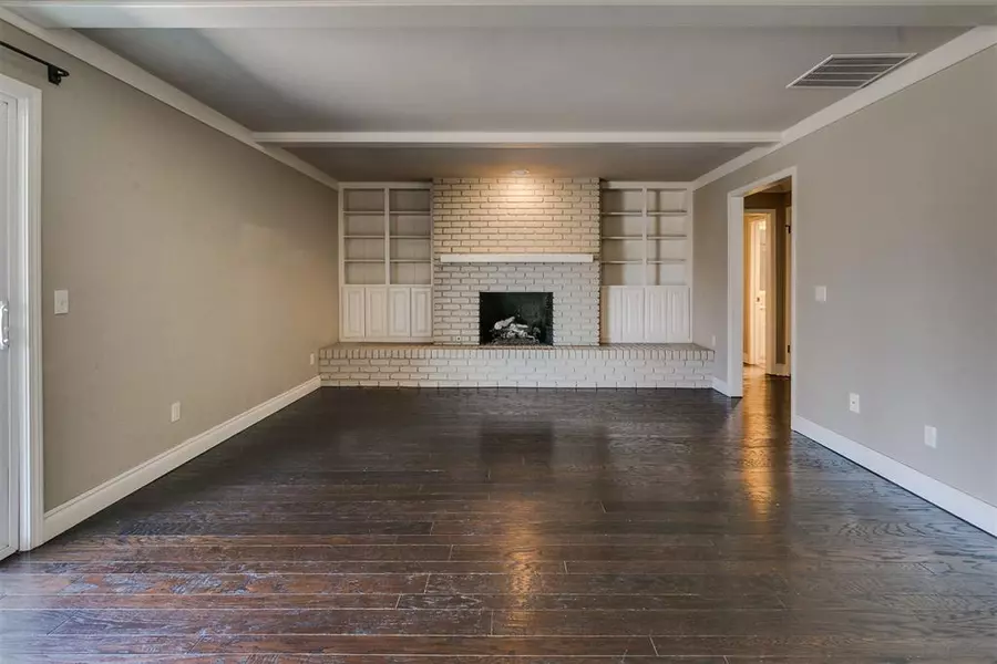 10812 Sunset BLVD, The Village, OK 73120