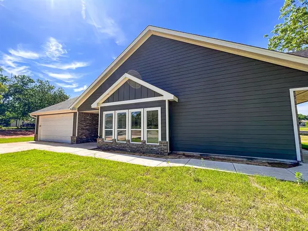 Wellston, OK 74881,704 Ash ST