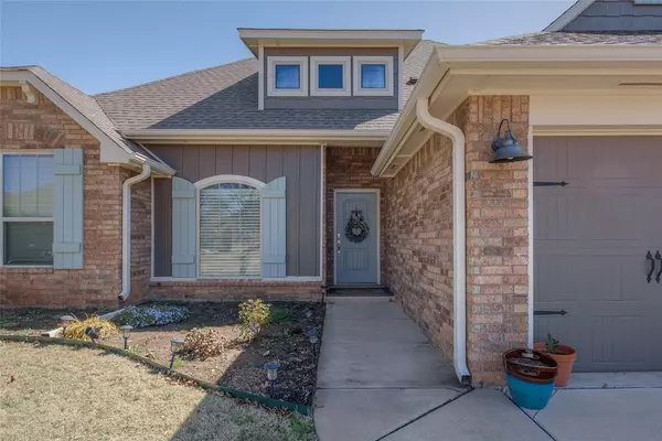 Oklahoma City, OK 73179,5716 St James PL