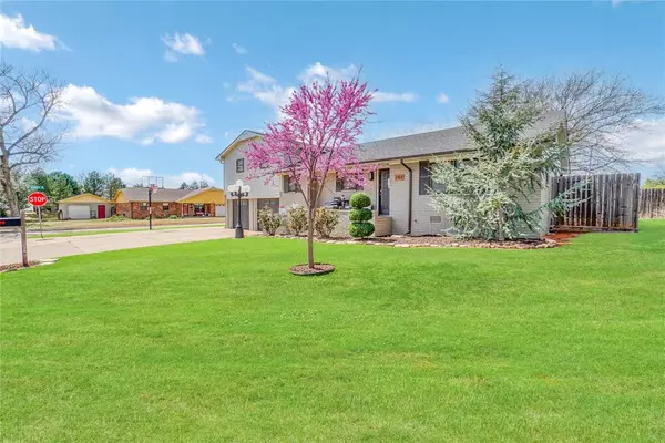 Elk City, OK 73644,207 Ellis LN