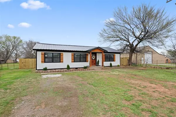 Wellston, OK 74881,106 E 6th CIR