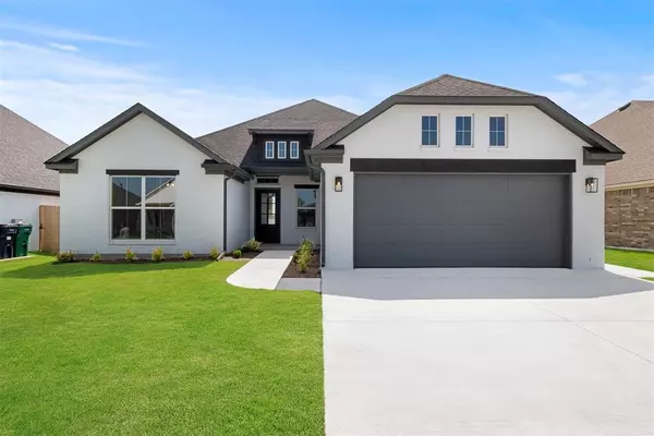 15808 Bison DR, Moore, OK 73170