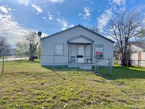 604 N 3rd ST, Clinton, OK 73601