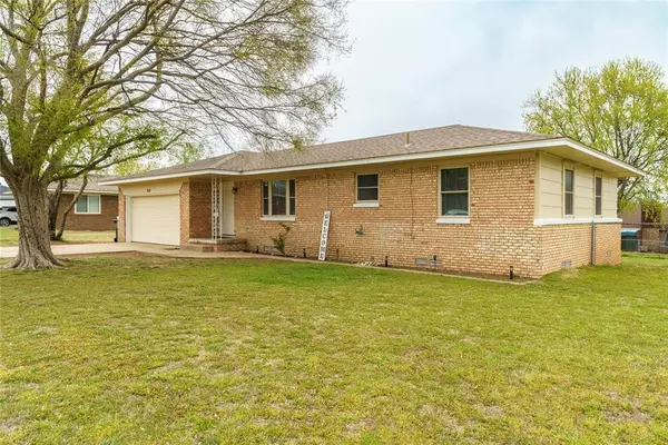 Watonga, OK 73772,832 Mimosa DR