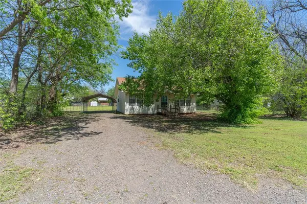 406 W Comanche ST, Lindsay, OK 73052