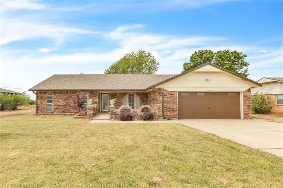 224 N Max ST, Hinton, OK 73047