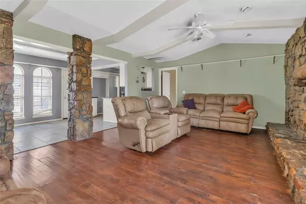 Moore, OK 73160,605 SW 26th ST