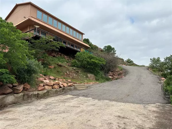 Lone Wolf, OK 73655,10746 E CR 1460 25B